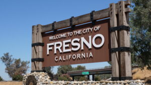 picture of "welcome to fresno" sign