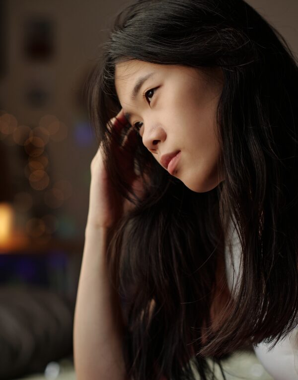 teen in therapy for ptsd treatment in fresno, california.