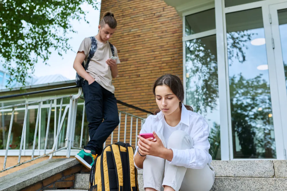 Teens needing screen addiction treatment and rehab